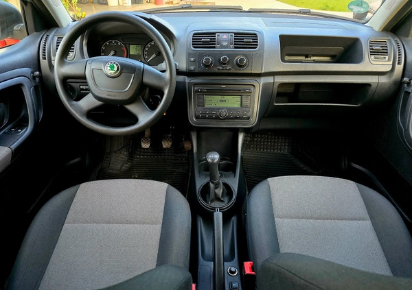 Skoda Fabia cena 13300 przebieg: 114385, rok produkcji 2010 z Chojnów małe 301